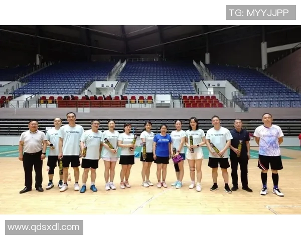 成都羽毛球队与杭州羽毛球队赛后复盘分析团队配合与战术执行的关键因素 成都羽毛球队与杭州羽毛球队赛后复盘分析团队配合与战术执行的关键因素