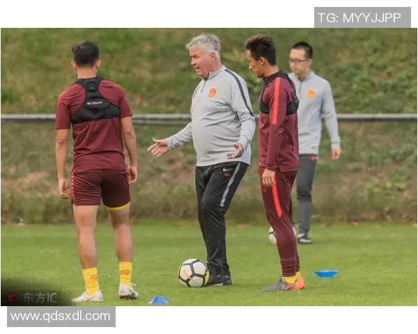 重庆与杭州足球队耐力较量赛后分析与总结